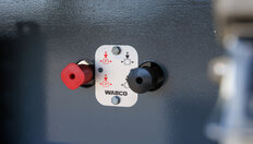 Бортовая платформа BRAVER BB-330B — кран управления WABCO