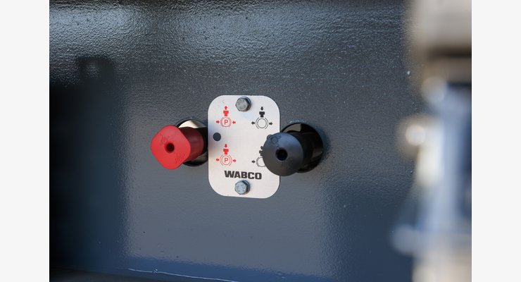 Бортовая платформа BRAVER BB-330B — кран управления WABCO